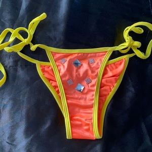 Cheeky bikini bottom